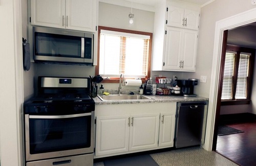 Terre Haute Casa | *Charming 2BR~King Bed~Deck*Grill*Firepit~Near I70