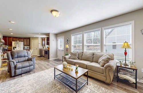 Fletcher Casa | Charming 2BR Retreat with Full Kitchen, Wifi and Gas Grill for Outdoor Dinning