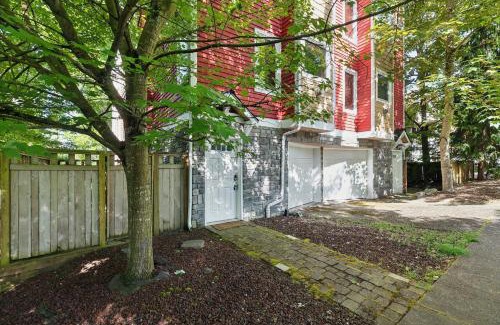 Green Lake Apartamento | Charming 2BR Townhouse near Green Lake