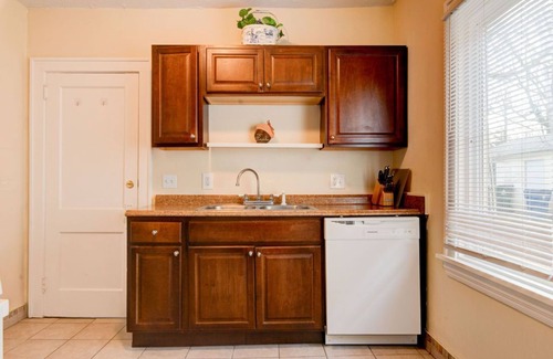 Cleveland Apartamento | Charming 2BR 1 bath in the heart of CLE Heights