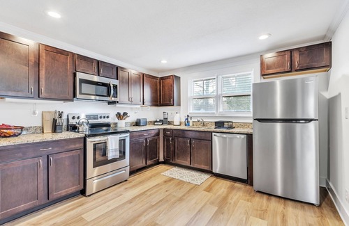 Greenville Casa | Charming 2BR Walkable to Swamp Rabbit Trail