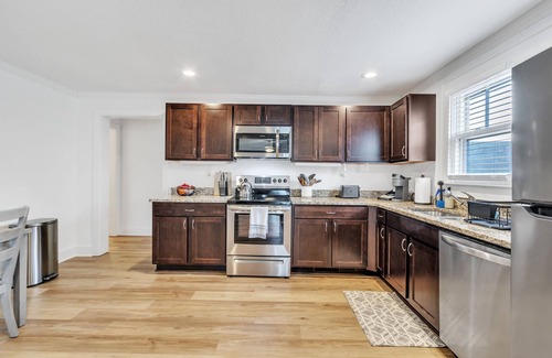 Greenville Casa | Charming 2BR Walkable to Swamp Rabbit Trail