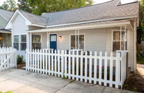 Wilmington Historic District Casa | Charming 2BR Wilmington Bungalow Close to Beaches