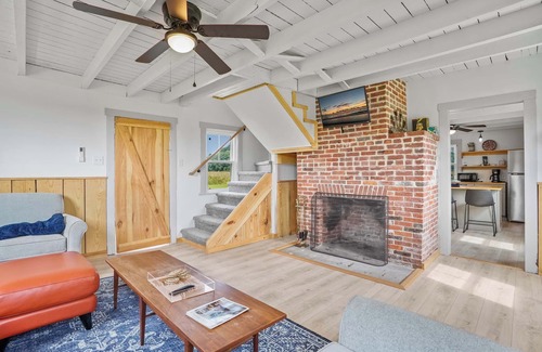 Locustville Cabina | Charming 2BR with Fire Pit on Farm - 10 Min to Wharf