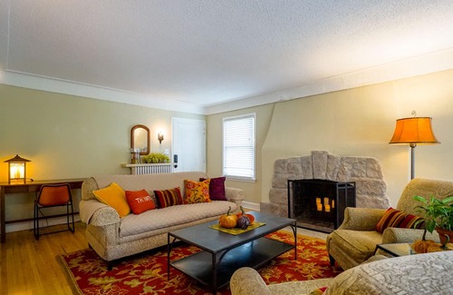 Kingfield Casa | Charming 2nd floor duplex in the City of Lakes