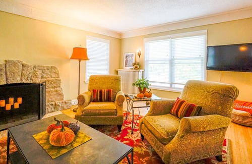 Kingfield Casa | Charming 2nd floor duplex in the City of Lakes