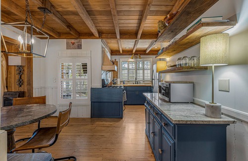 Mirror Lake Casa | Charming 3/2.5 Cottage in Mirror Lake Near Downtown!!!