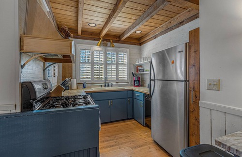 Mirror Lake Casa | Charming 3/2.5 Cottage in Mirror Lake Near Downtown!!!