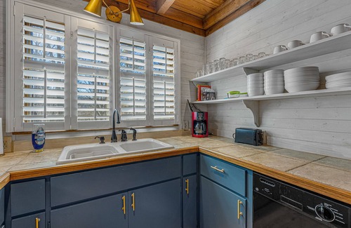 Mirror Lake Casa | Charming 3/2.5 Cottage in Mirror Lake Near Downtown!!!