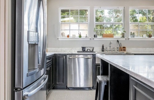 Lake Como Casa | Charming 3/2 Home | Near DT | King Bed | Fire Pit
