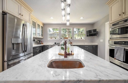 Lake Como Casa | Charming 3/2 Home | Near DT | King Bed | Fire Pit