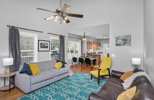 Rosewood Casa | Charming 3/2 Walking Distance Williams-Brice Close, Campus, Short Drive FT JAX