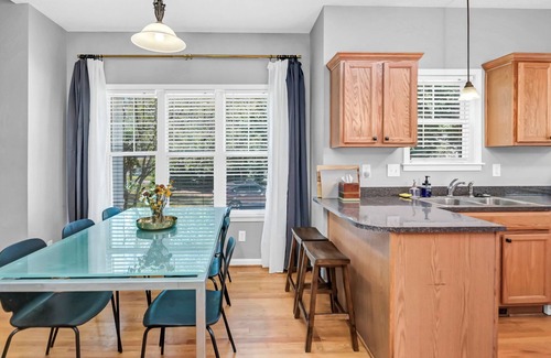Rosewood Casa | Charming 3/2 Walking Distance Williams-Brice Close, Campus, Short Drive FT JAX