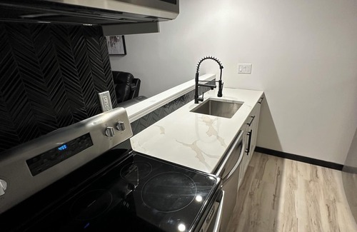 Middleton Casa | Charming 3/4-bed Condo with Theater, Netflix WiFi, AC in Middleton & lake access