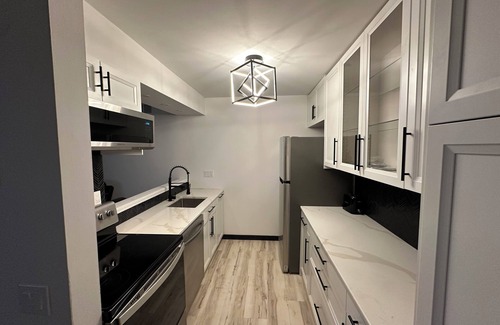 Middleton Casa | Charming 3/4-bed Condo with Theater, Netflix WiFi, AC in Middleton & lake access