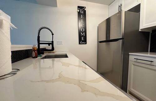Middleton Casa | Charming 3/4-bed Condo with Theater, Netflix WiFi, AC in Middleton & lake access