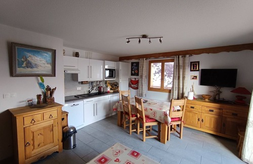 Montgenevre Apartamento | Apartamento cómodo para 8, gran terraza, jardín, mascotas bienvenidas