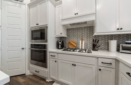 Magnolia Casa | Charming 3-bd house w/ nearby lake access, pickleball court, & outdoor kitchen