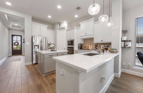 Magnolia Casa | Charming 3-bd house w/ nearby lake access, pickleball court, & outdoor kitchen