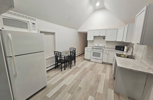 Taftville Apartamento | Charming 3-Bdrm 2-Bath and Office. Smart T.V. All utilities included and WiFi