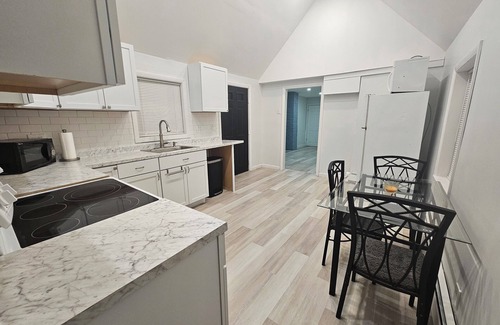 Taftville Apartamento | Charming 3-Bdrm 2-Bath and Office. Smart T.V. All utilities included and WiFi