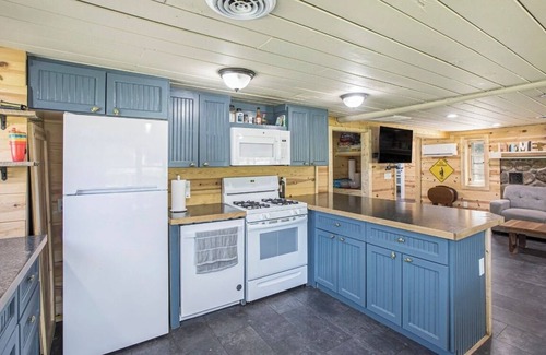 Boyne City Cabina | Charming 3-bdrm cabin with office fitness room in Boyne City 2 mi from Boyne mtn