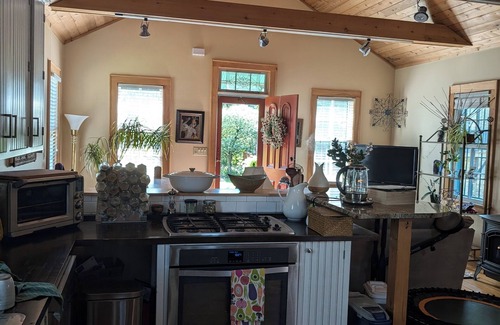 Brewers Hill Cabaña | Charming 3-bdrm cottage walking distance to Fiserv, fitness room & WiFi