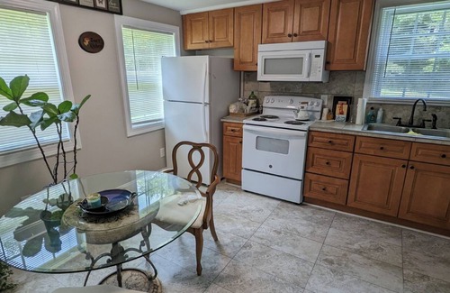 Bennett Cabaña | Charming 3-BDRM cottage w/ WiFi, AC in peaceful Staley, NC. Greensboro/Asheboro