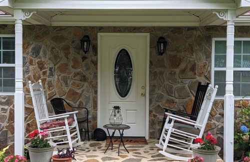 Bennett Cabaña | Charming 3-BDRM cottage w/ WiFi, AC in peaceful Staley, NC. Greensboro/Asheboro