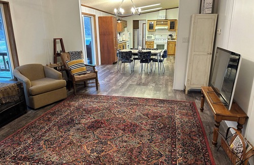 Inavale Casa | Charming 3-bdrm house with AC & WiFi in Northbranch Kansas, Northcentral Kansas