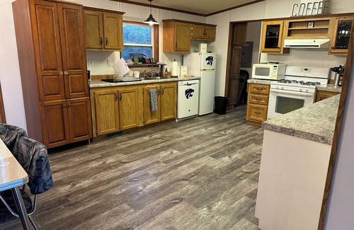 Inavale Casa | Charming 3-bdrm house with AC & WiFi in Northbranch Kansas, Northcentral Kansas