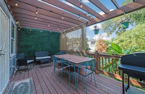 West End Casa | Charming 3-Bdrm Retreat w/Spacious Deck/Backyard