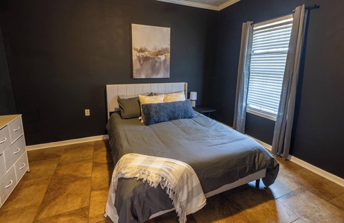 Fondren Apartamento | Charming 3 BDRM Unit with ~ Free Parking ~ Wifi