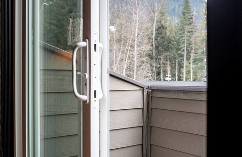 Revelstoke Casa | Charming 3 Bed, 2.5 Bath Home by Revelstoke Mountain Resort