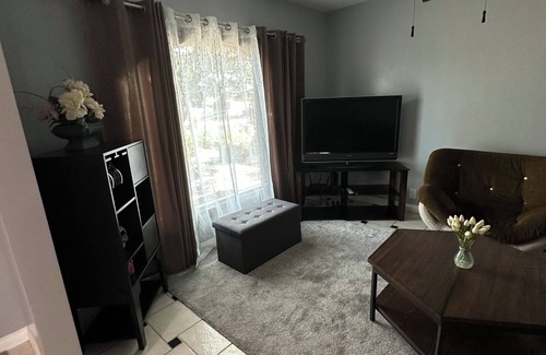 North Hollywood Casa | Charming 3-Bed, 2-Bath House in North Hollywood