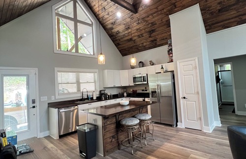 Demorest Casa | Charming 3 Bed 2 bath Riverfront New! Chic Home in Demorest, GA mountains.