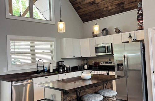 Demorest Casa | Charming 3 Bed 2 bath Riverfront New! Chic Home in Demorest, GA mountains.