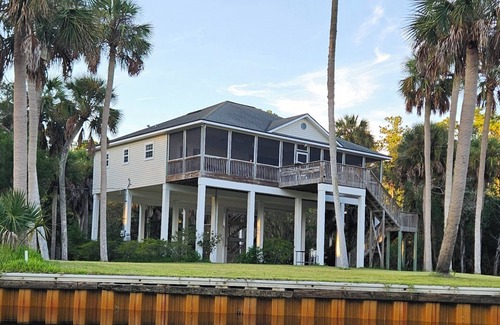 Crawfordville Casa | Charming 3 bed 2 bath house with amazing views, located in Spring Creek, Florida