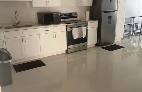 Portmore Apartamento | Charming 3-Bed Apartment in Portmore with pool