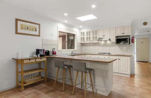 Werribee Casa | Charming 3-Bed Family Home with Amazing Garden