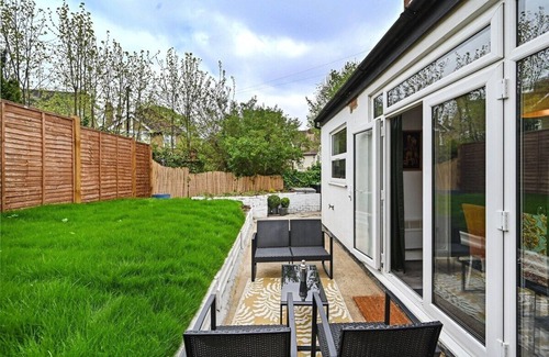 Croham Apartamento | Charming 3 bed, garden, parking, Gatwick easy access