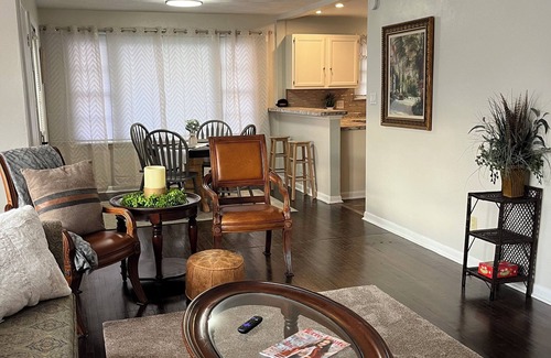 Terre Haute Casa | Charming 3 bed. home w/ AC, WiFi Close to Hospitals, Rose & ISU. Pet friendly