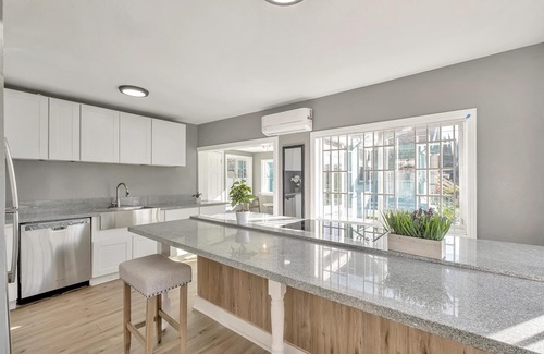 Oakland Casa | Charming 3-Bed Oakland Home: Modern Comforts & Style