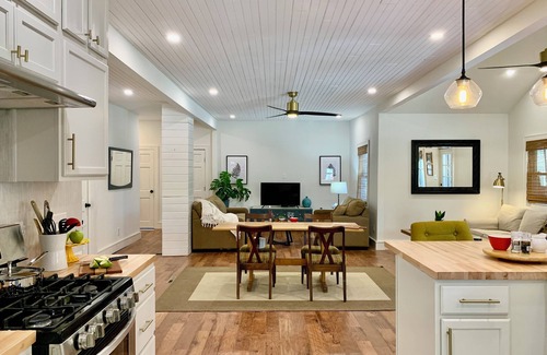Livingston Manor Casa | Charming 3-bedroom house with HUGE yard in Livingston Manor