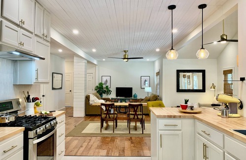 Livingston Manor Casa | Charming 3-bedroom house with HUGE yard in Livingston Manor