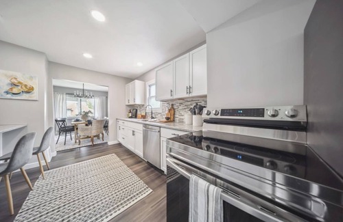 Mayfield Heights Casa | Charming 3 bedroom, 2.5 bath home