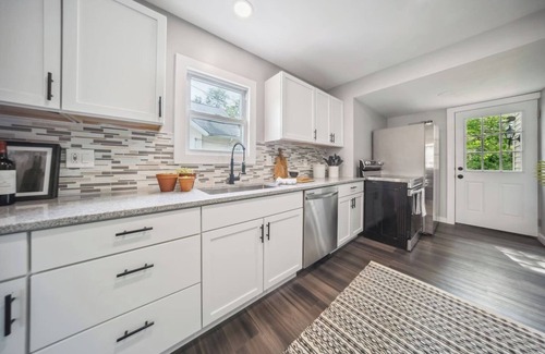 Mayfield Heights Casa | Charming 3 bedroom, 2.5 bath home