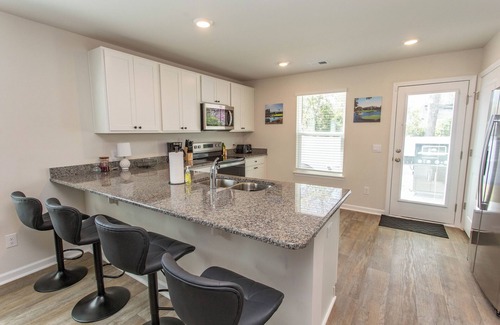 Ocean Isle Beach Cabaña | Charming 3-bedroom cottage with WiFi, AC in lovely Ocean Isle Beach