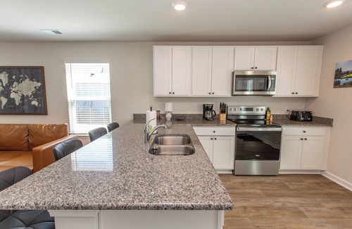 Ocean Isle Beach Cabaña | Charming 3-bedroom cottage with WiFi, AC in lovely Ocean Isle Beach