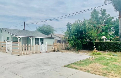 Bassett Casa | Charming 3-bedroom house with AC in Avocado Heights